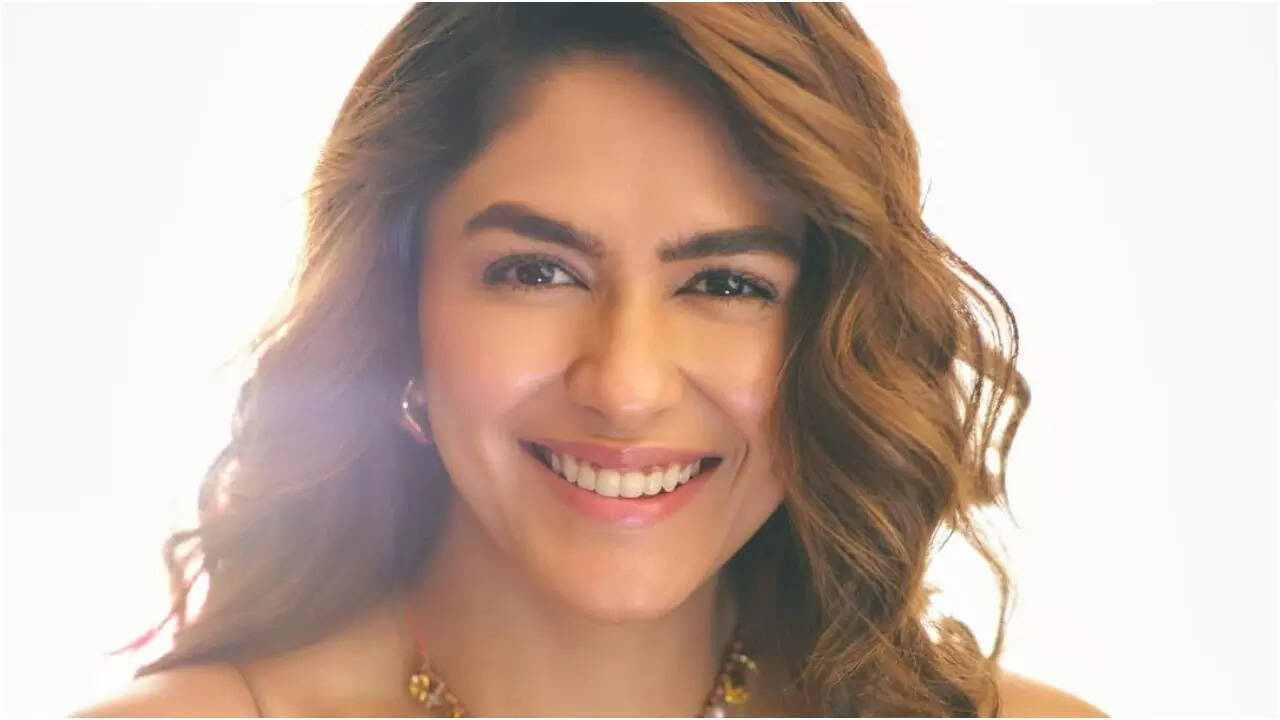 Mrunal on marriage pressure amid link-up rumours with Dhanush