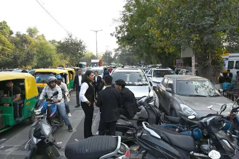 Bar council election triggers traffic jams around India Gate and on Mathura Road