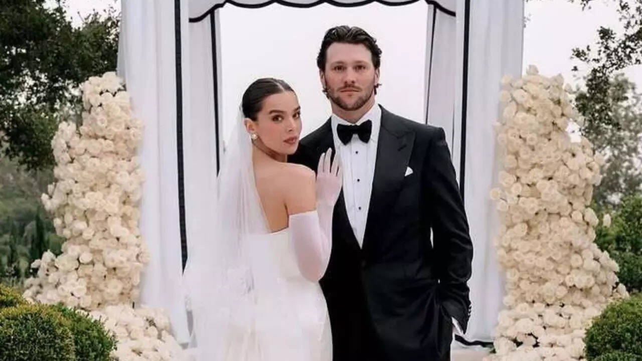 Hailee Steinfeld on how she is planning on welcoming her baby