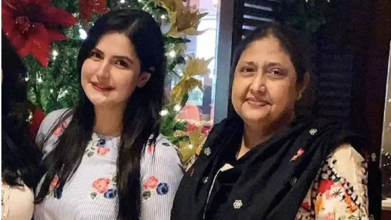 Zareen Khan shares emotional update as mother hospitalised again