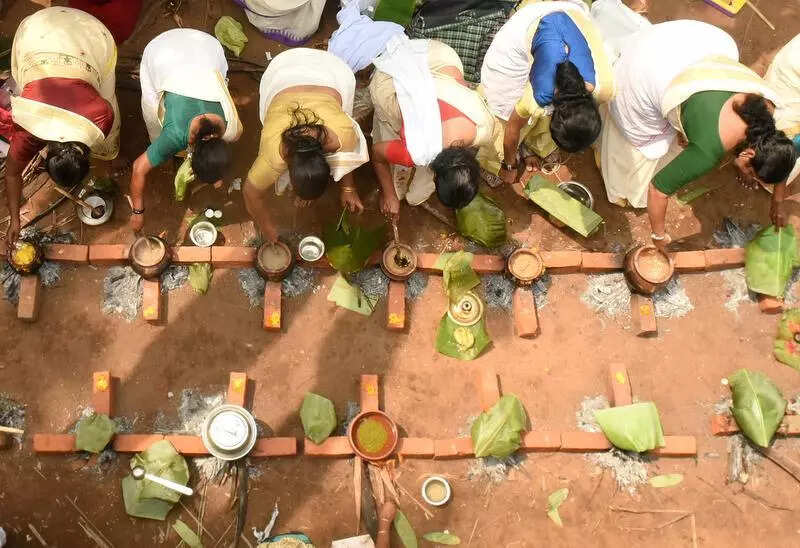 Chief minister reviews arrangements for Attukal Pongala