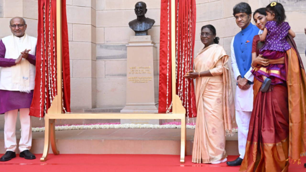 ‘Mental decolonisation’: Bust of Chakravarti Rajagopalachari replaces Lutyens at Rashtrapati Bhavan