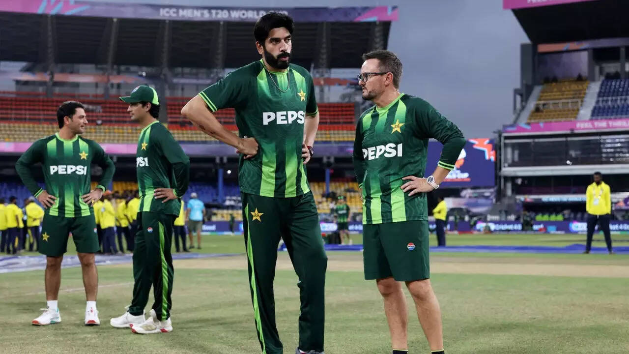 ‘It’s not all about Usman Tariq’: England fire warning ahead of Pakistan Super 8s clash