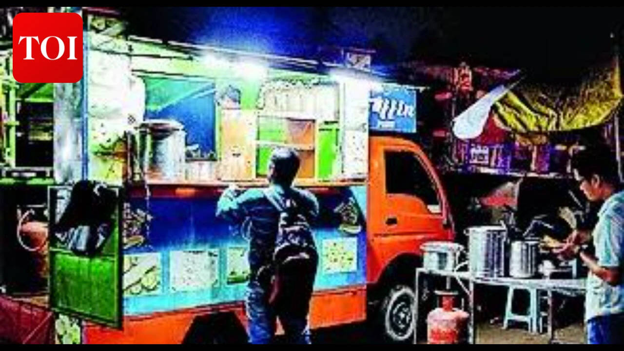 Roadside vendors hamper traffic on busy stretches, allege residents, as counters remain vacant at vending zones