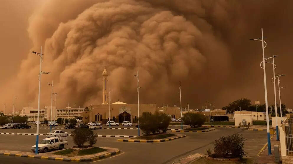 Saudi Arabia braces for major sandstorm as Red and Orange alerts remain in effect until Feb 28