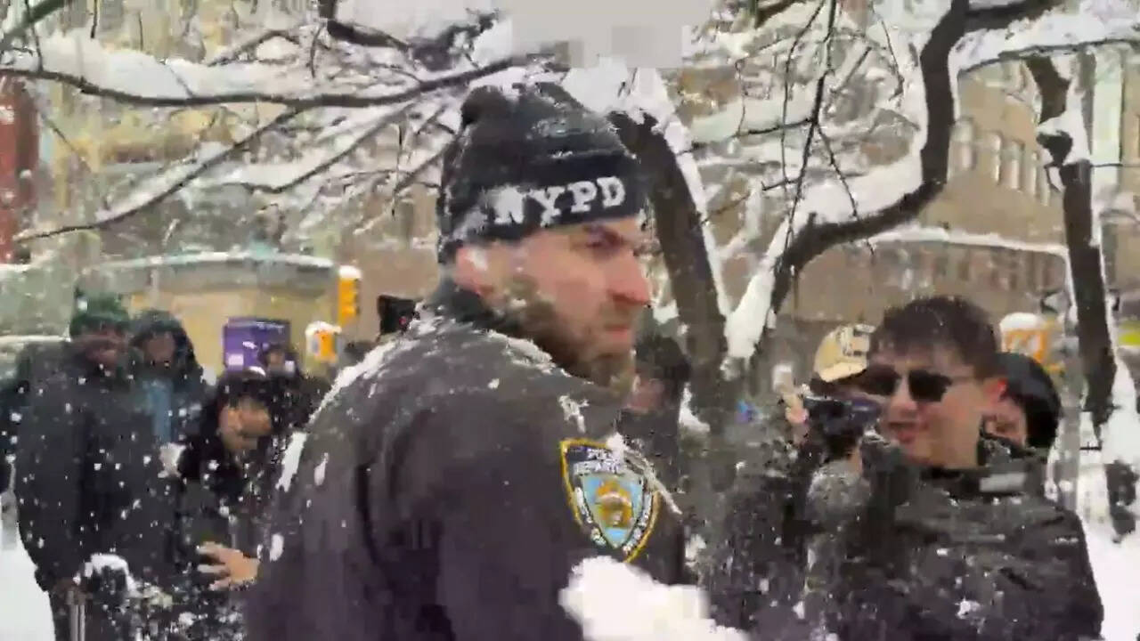 ‘We back the blue’: Ted Cruz invites NYPD officers to Texas after snowball attack at Washington Square Park