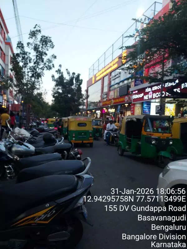 Choking traffic: DVG Road in Bengaluru to turn one-way?