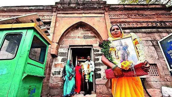 A day after ASI report, surge of devotees, emotions at Bhojshala