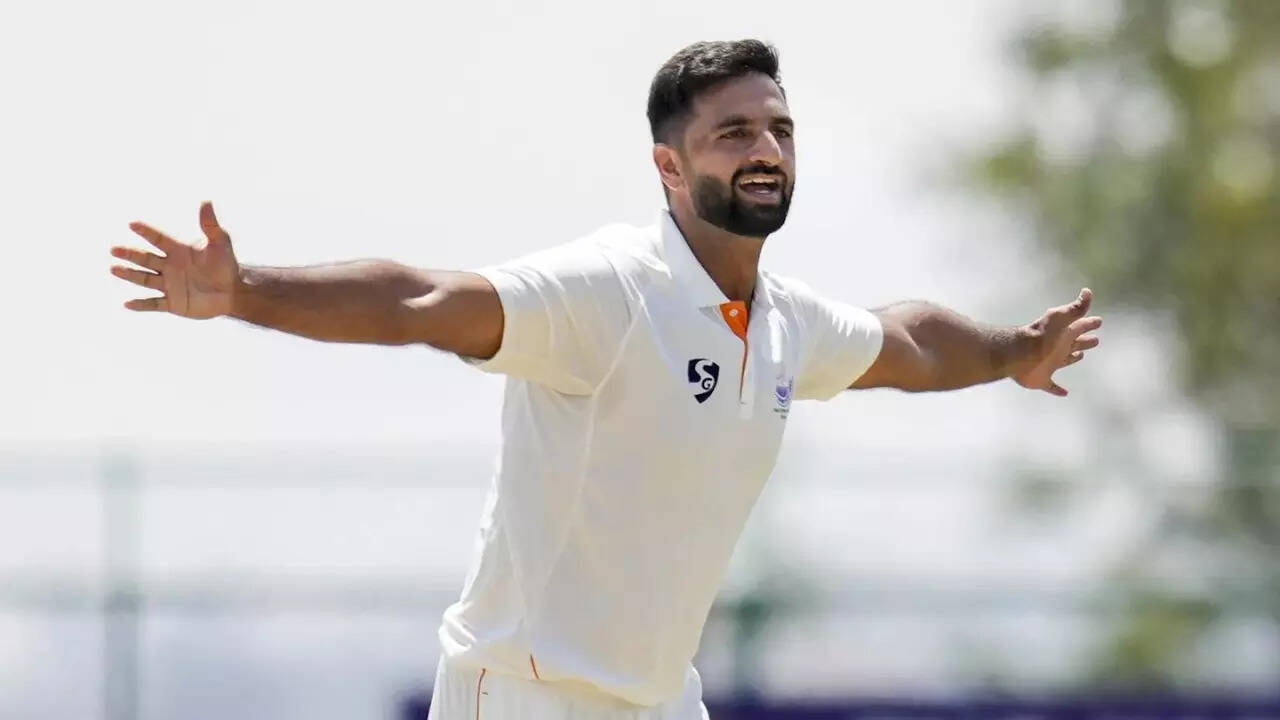 'Do it the Auqib Nabi way': Ex-India batter's message to young cricketers goes viral