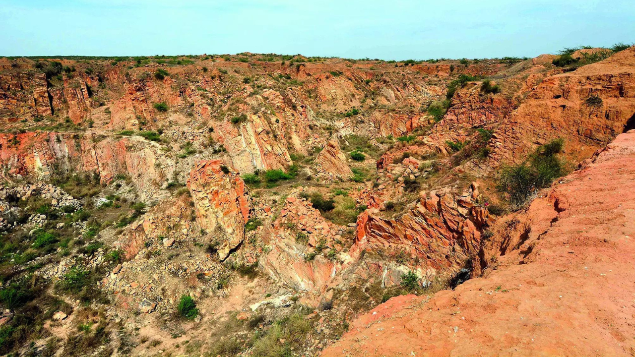 SC seeks experts for panel on Aravalis; mining ban to continue