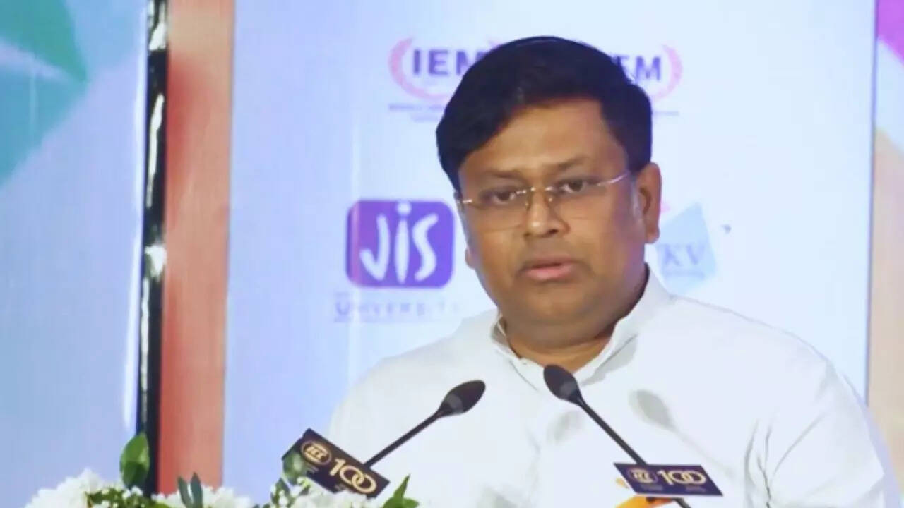 'Should I stop?': Earthquake disrupts Union minister Sukanta Majumdar's speech at Kolkata event; watch