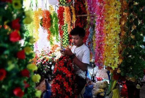 Stricter action on use of non-degradable plastic flowers: Maha CM
