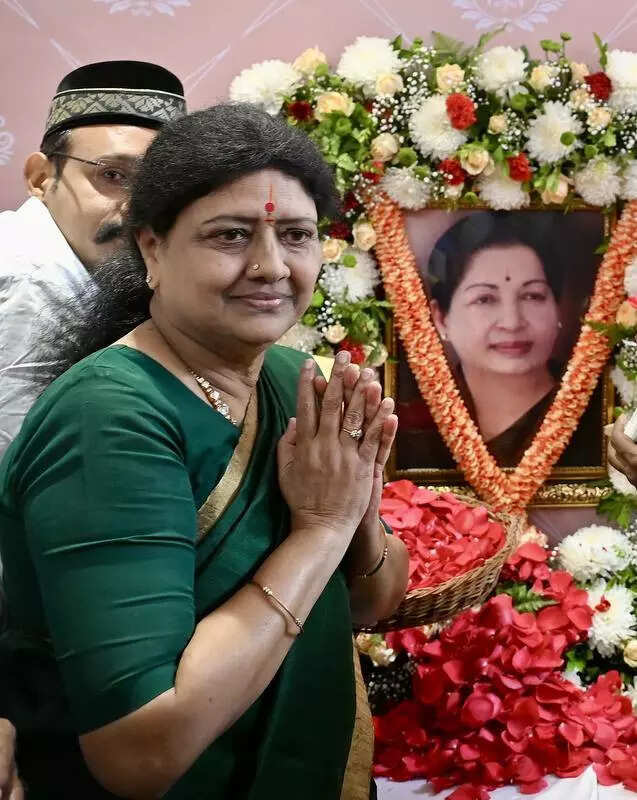 AIADMK leaders flay OPS for joining DMK