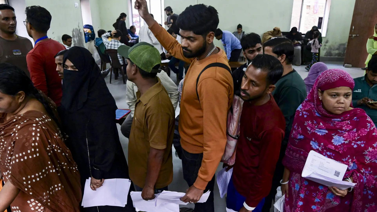 ‘Don’t delay process with vague reasons’: SC raps WB govt for rushing to court daily against SIR