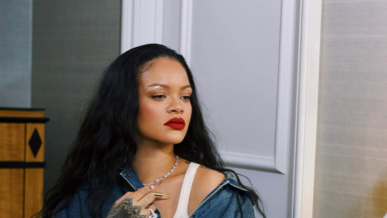 Rihanna shares late-night studiovideo, fuels R9 speculation