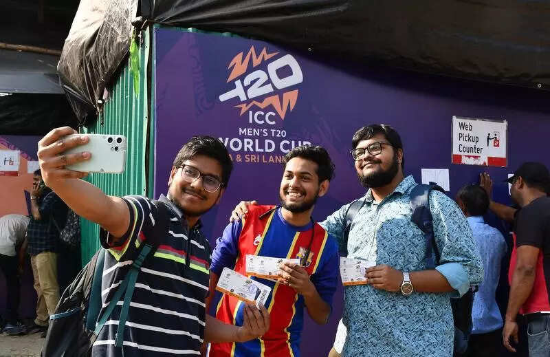 Kol fans wait for ‘quarter final’ with prayers on their lips