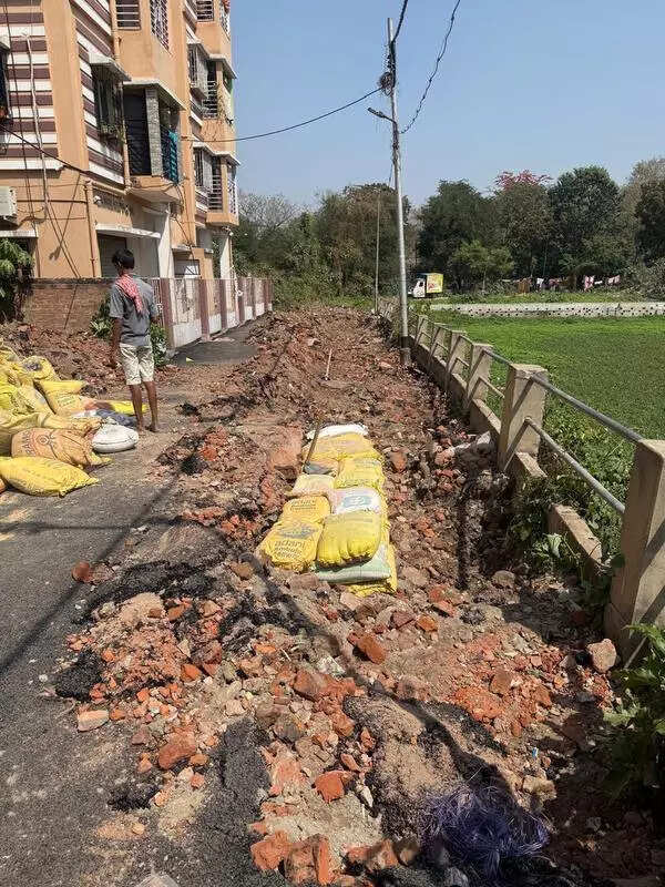 KMC set to repair Behala road damaged by quake