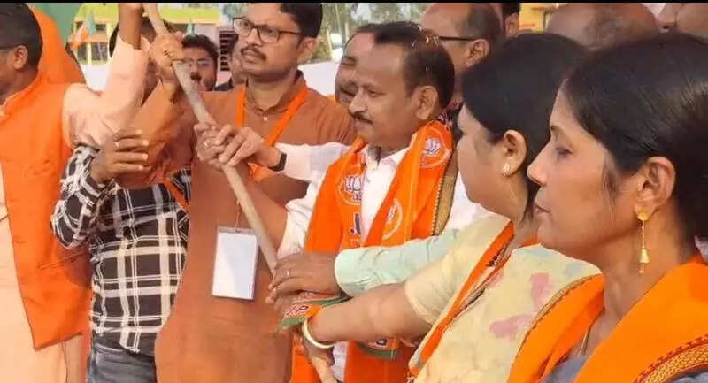 Former chief of Bengal Kurmi Samaj Rajesh Mahato joins BJP