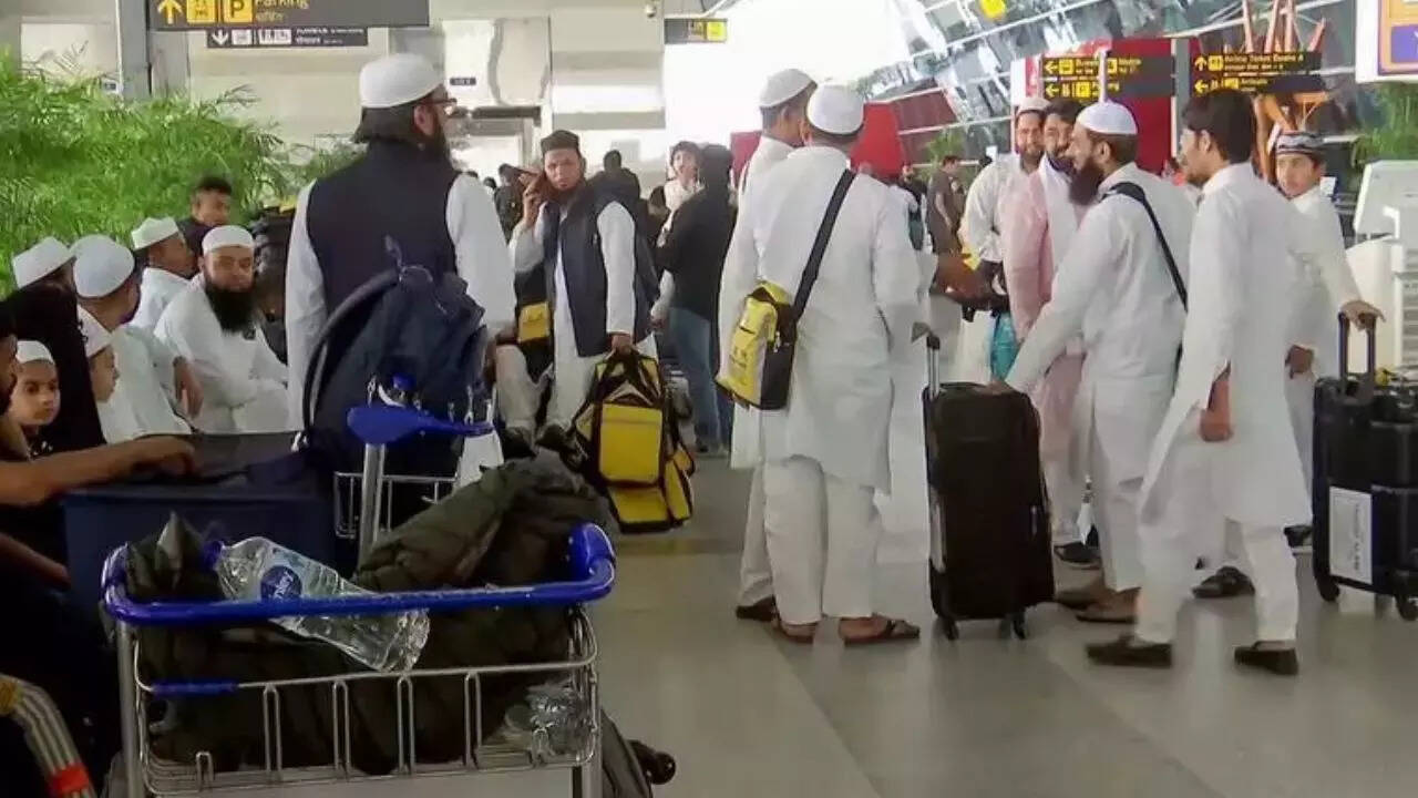 '20 hours, 1 sandwich, 2 water bottles': Flyers vent it out on social media after over 100 flights to and from Delhi cancelled