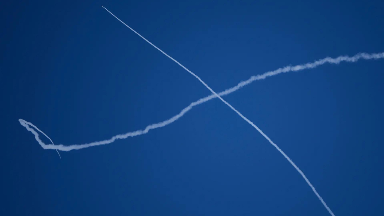 Viral video shows Iranian missile evading multiple interceptors; experts point to Fattah system