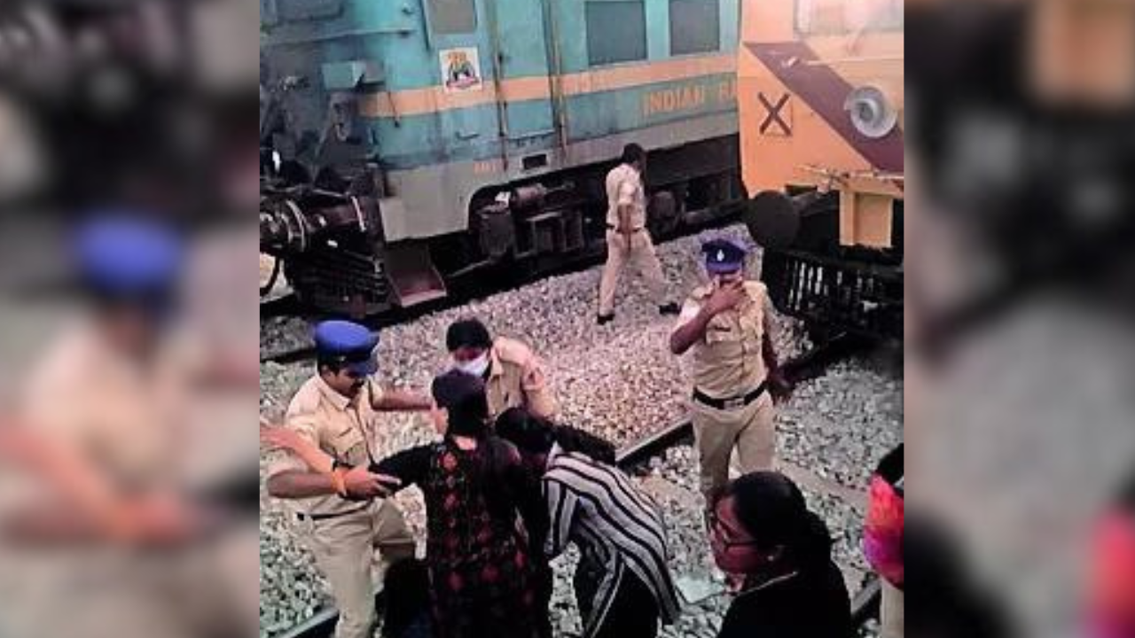 Man pulls chain accidentally, Bengaluru-bound Memu delayed by 2.5 hours