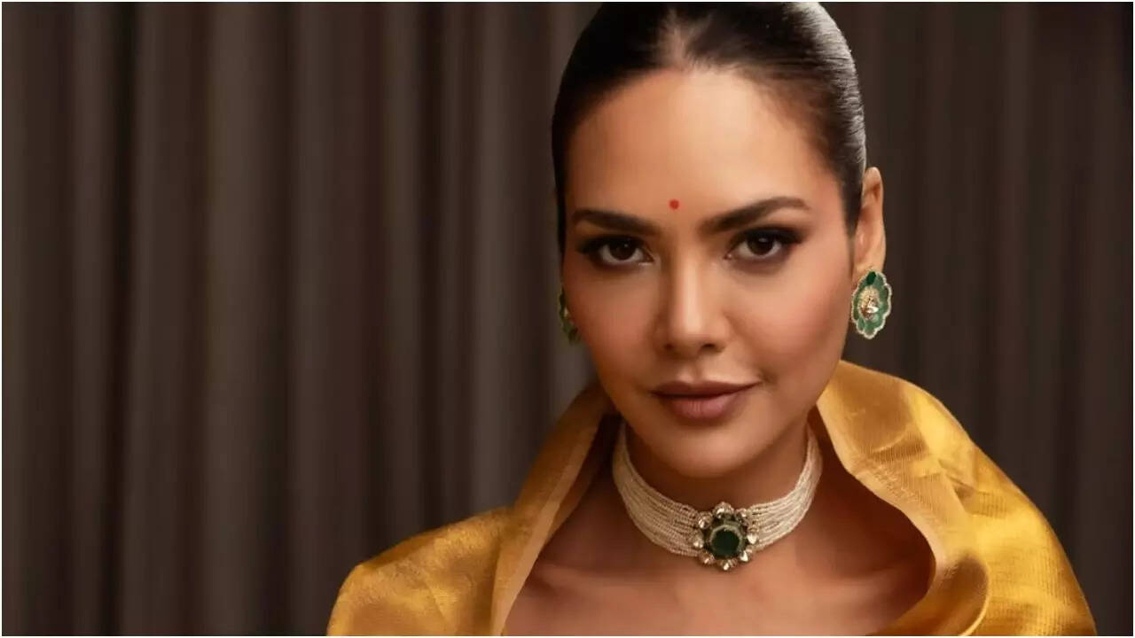 Esha returns to India after the Abu Dhabi missile crisis