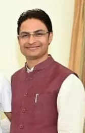 1.4L off rolls in Darj, posters slam BJP MP