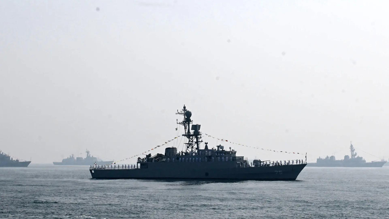 Second Iranian warship heads towards Sri Lanka a day after US sub attack