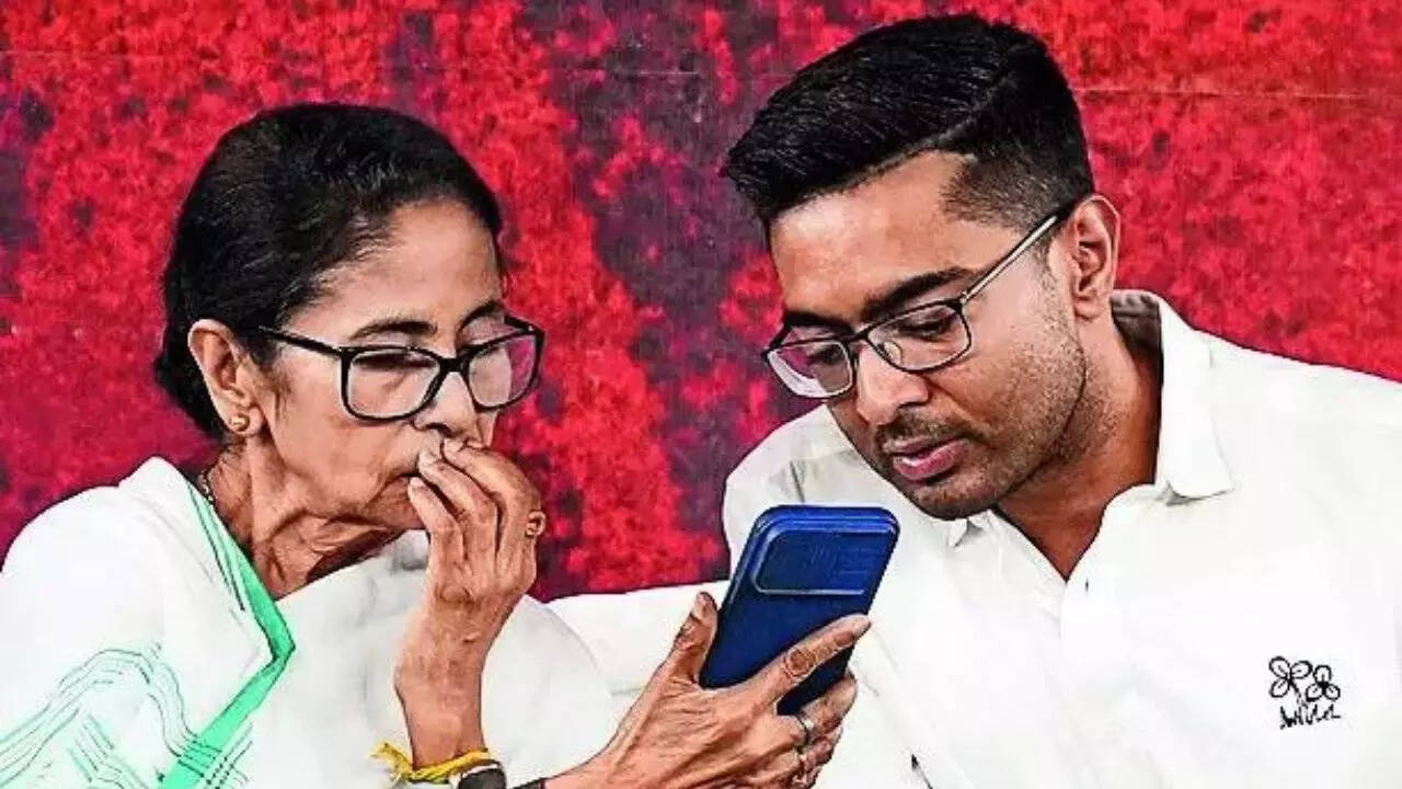 West Bengal: Didi begins sit-in, alleges EC ‘plot’ to delete voters’ names