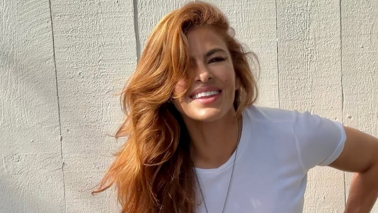 Eva Mendes Ryan Gosling Sweater Moment Goes Viral