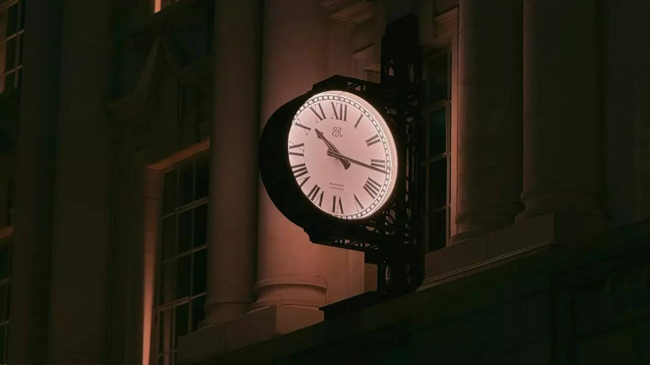 Daylight saving time 2026: Clocks spring forward this Sunday across the US and Canada; bringing longer evenings and shorter sleep