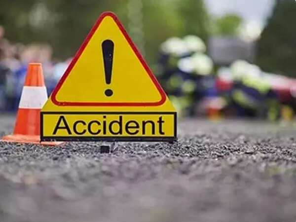 2 killed, 1 hurt as vehicle hits motorbike in Chatra