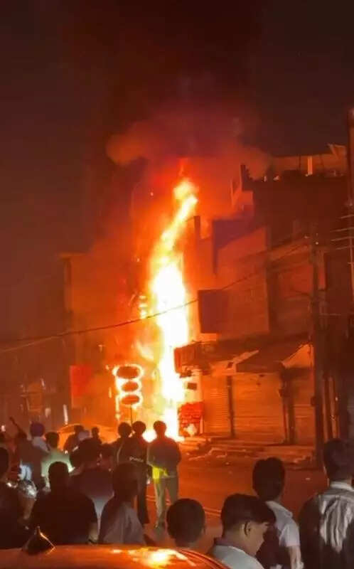 Inferno engulfs Ghumar Mandi showroom