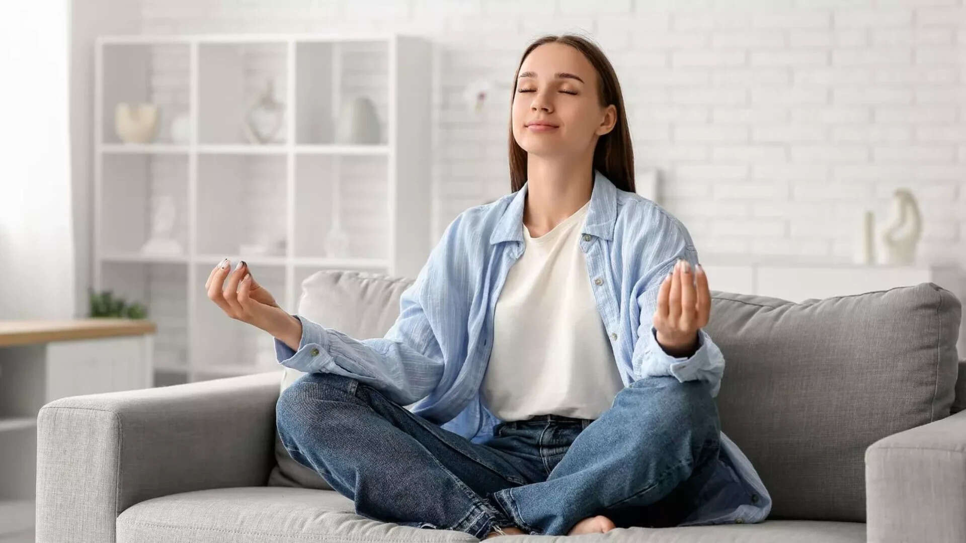 6 mental health habits that help you stay calm during global uncertainty