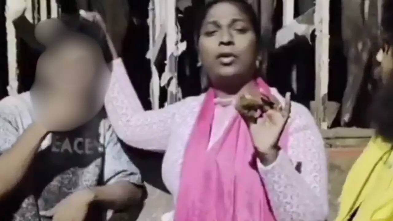 Pune shocker: Truck carrying buffaloes stopped, driver and cleaner forced to eat cow dung