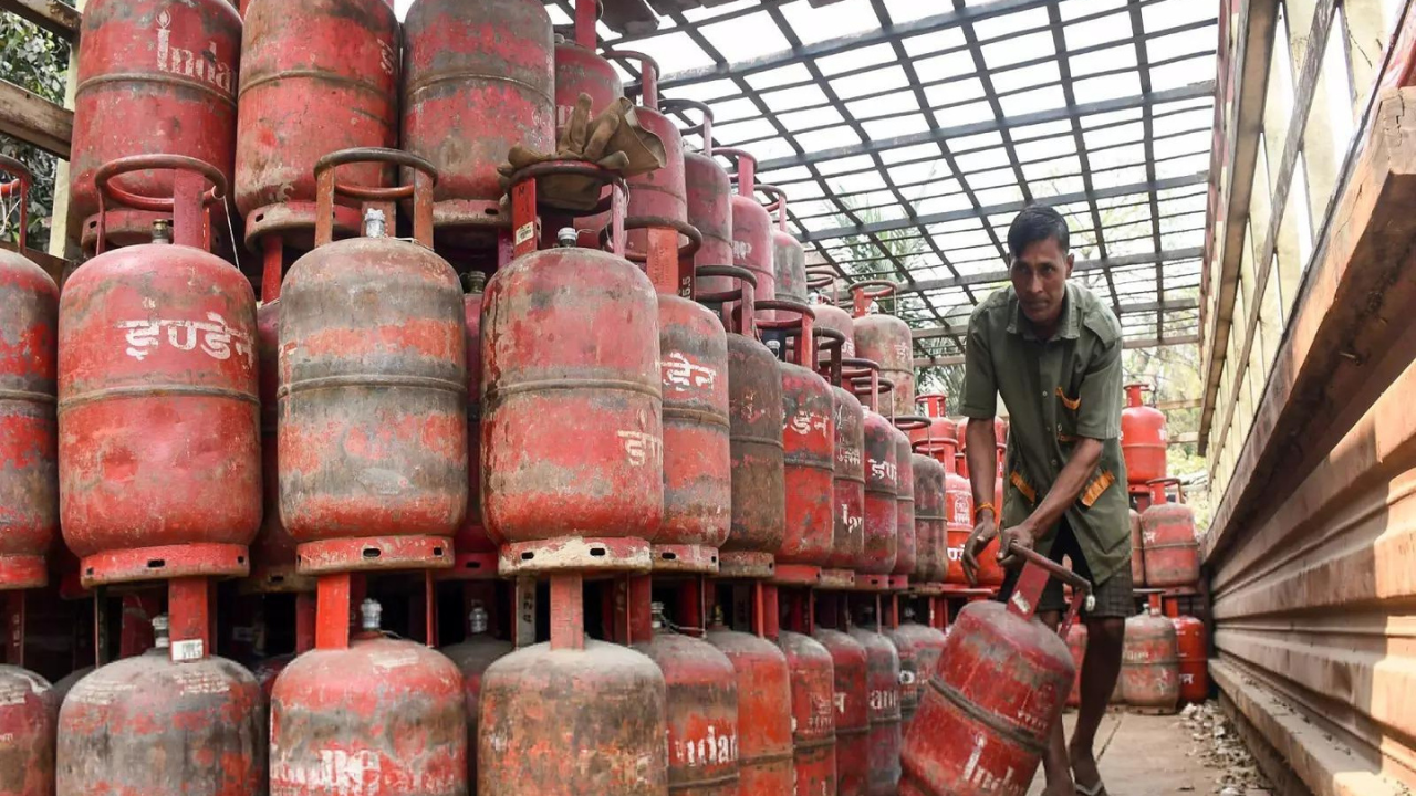 Gas supply rejig: Govt prioritises LPG, CNG and piped cooking gas amid LNG disruption