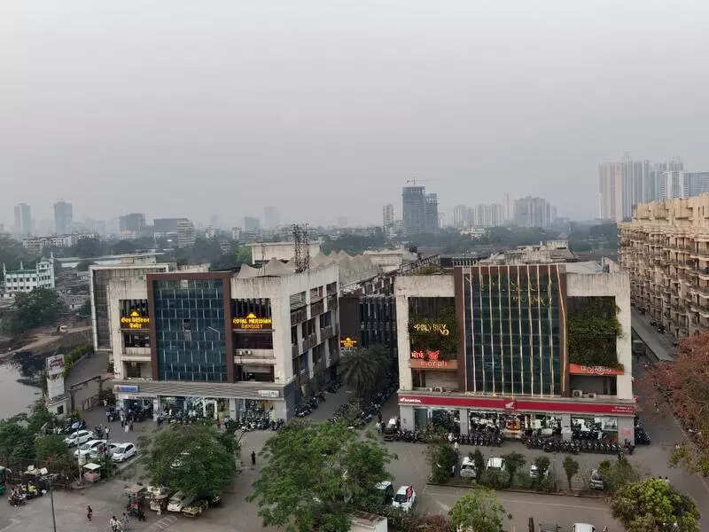 Demolition threat looms over Ulhasnagar’s largest commercial complex