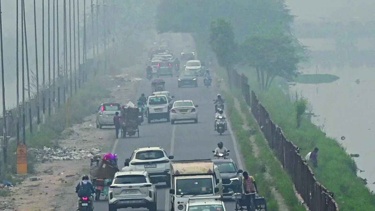 Delhi-NCR haze not linked to Iran oil fires, says experts; dust from Balochistan, Thar responsible