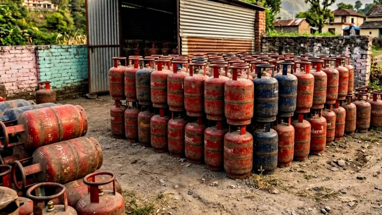 LPG shortage shuts eateries across Mumbai; up to 20% hotels &amp; restaurants hit, says industry body