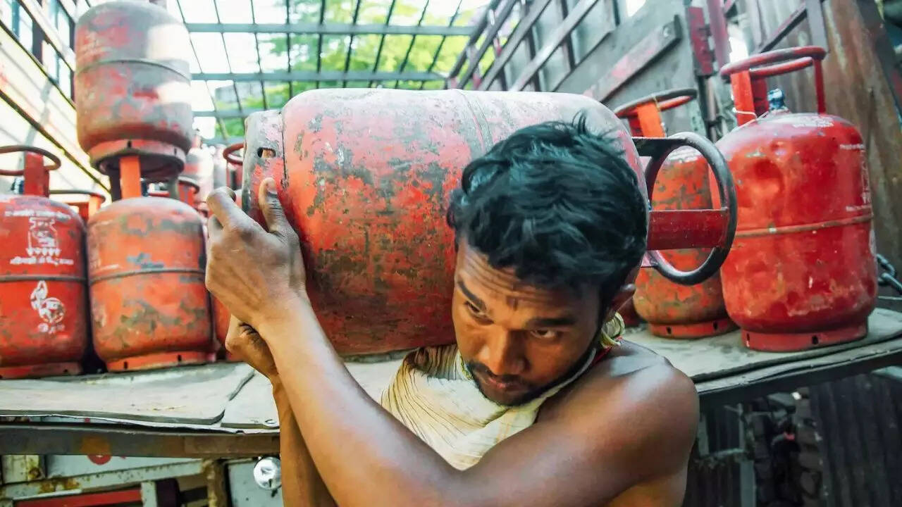 Bengaluru, Mumbai, Pune and more: Severe LPG crunch hits cities, 1000s of hotels affected