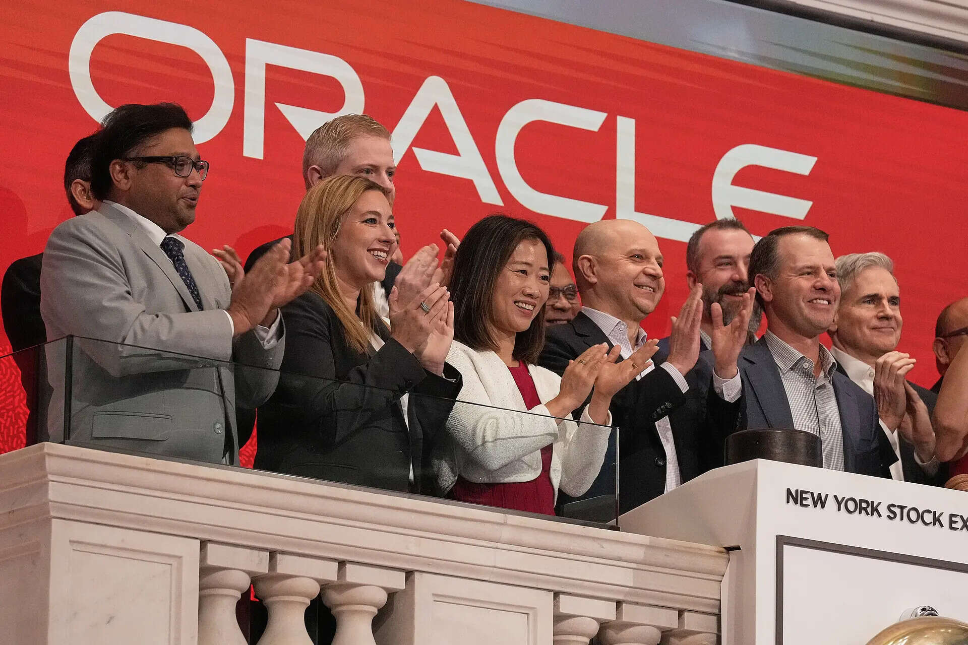 Oracle proves analysts wrong, reports best-ever quarter in 15 years