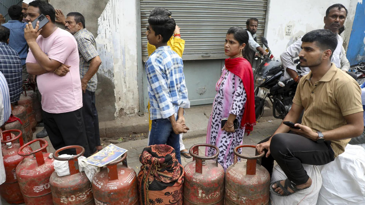 &lsquo;No need to panic booking&rsquo;: Govt assures oil supplies secure, LPG prioritised for homes