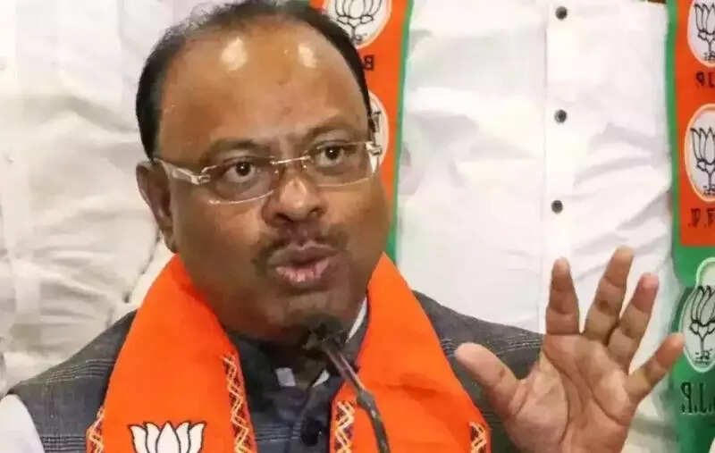 Mumbai: Decision on making land given to landless farmers and ex-servicemen freehold at minimum rates to be taken by end-March, says revenue minister Chandrashekhar Bawankule