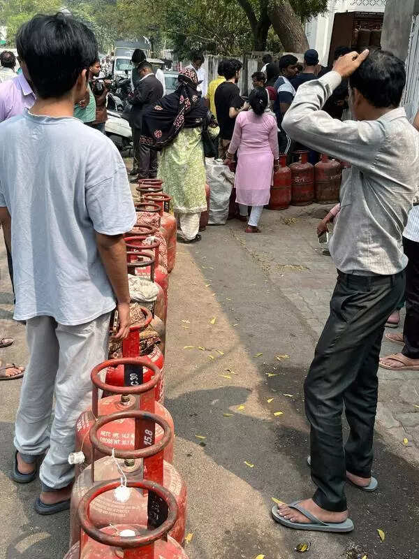 Eateries struggle to ‘keep the flame burning’ as commercial LPG cylinders go out of stock