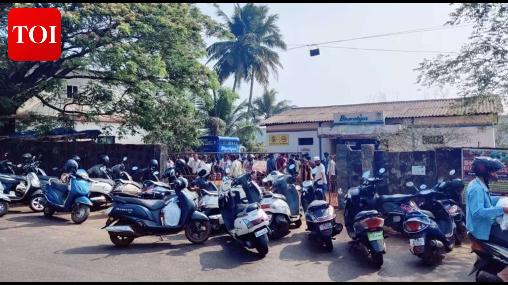 No shortage of cylinders for domestic consumers: CM