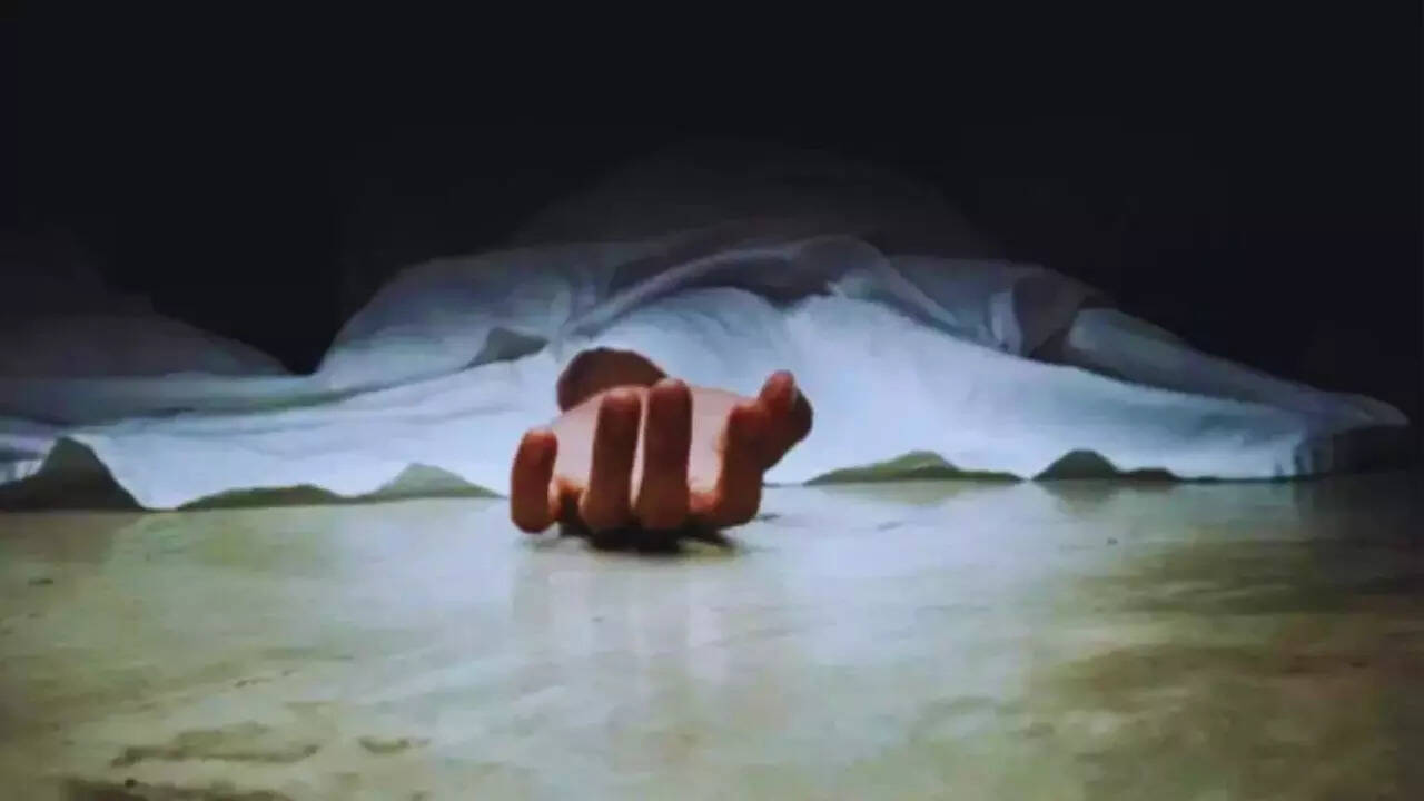 Mother mixes pesticide in drink to threaten husband; 5-year-old drinks it, dies