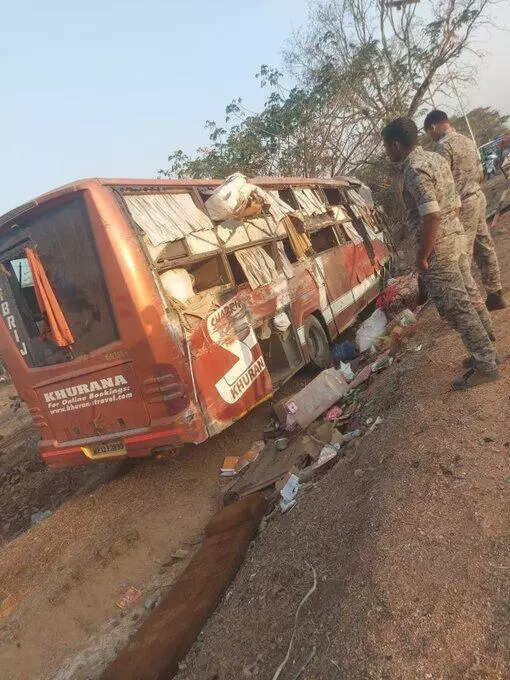 Four dead, 19 injured as bus overturns in Nizamabad
