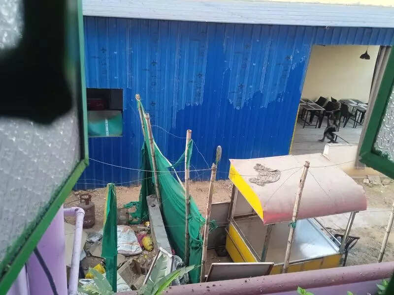 JSR ‘khao gali’ vendors hike prices as LPG cost surges