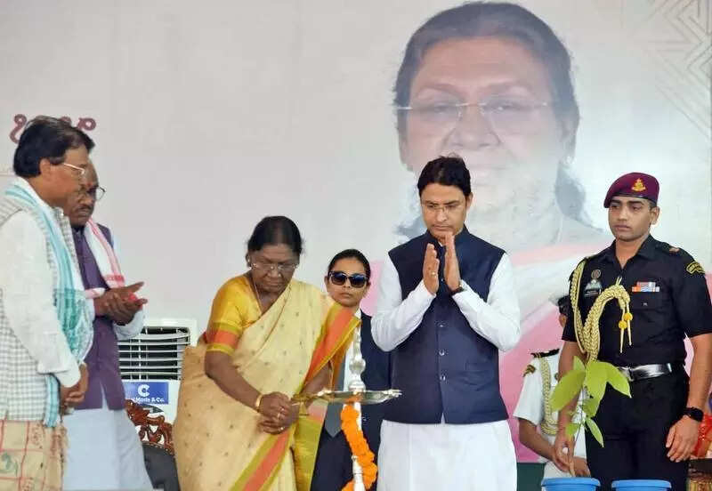 Protocol row: Centre seeks Darj DM, Siliguri CP on deputation