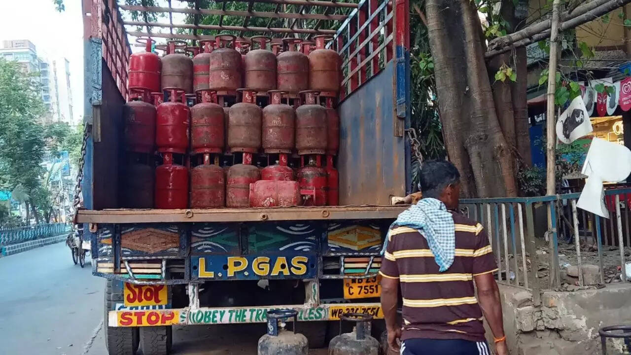 LPG Cylinder Shortage: For food vendors in Gurgaon, it feels like Covid all over again